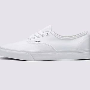 ✨NEW ✨Authentic Vans• White•size 6